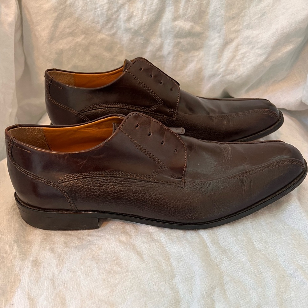 Johnston and Murphy plain toe shoe